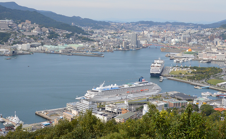 Tthe port of Nagasaki